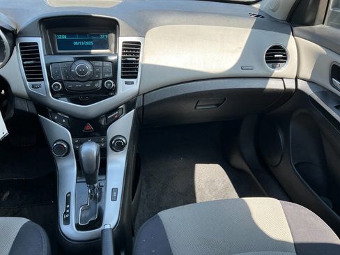 Used 2013 Chevrolet Cruze LS image 9