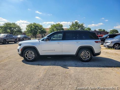 Used 2024 Jeep Grand Cherokee Trailhawk AWD/4WD image 10