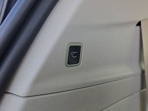 Certified 2022 Chrysler Pacifica Limited image 34