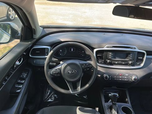 Used 2016 Kia Sorento LX image 25