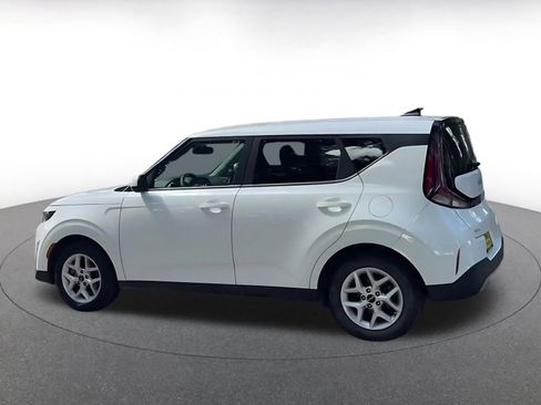 Used 2025 Kia Soul LX w/ LX Technology Package FWD image 10