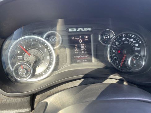 Used 2022 RAM 2500 Big Horn AWD/4WD image 19