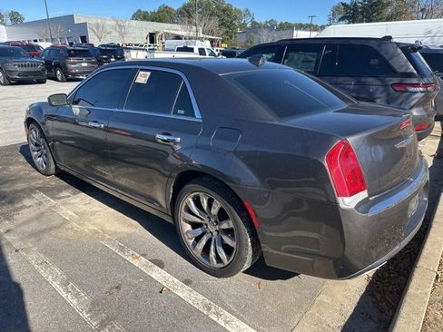 Used 2020 Chrysler 300 Limited image 2