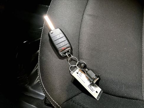 Used 2018 Kia Soul + image 12