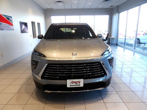 Used 2025 Buick Enclave Preferred image 2