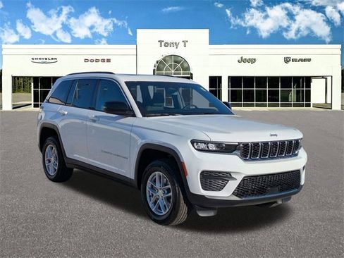 New 2025 Jeep Grand Cherokee Laredo image 1