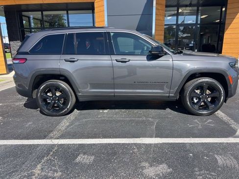 New 2026 Jeep Grand Cherokee Limited RWD image 2