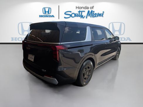 Used 2025 Kia Carnival FWD image 7