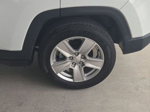 Used 2022 Jeep Compass Latitude FWD image 32