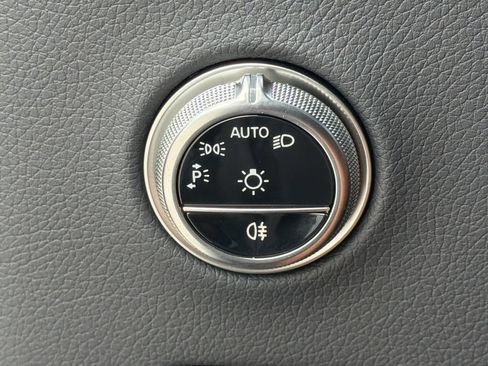 Used 2025 Mercedes-Benz GLC 300 image 28