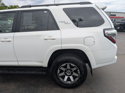Used 2023 Toyota 4Runner TRD Off-Road Premium w/ Moonroof Package AWD/4WD image 4