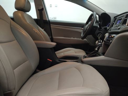 Used 2017 Hyundai Elantra SE FWD image 21