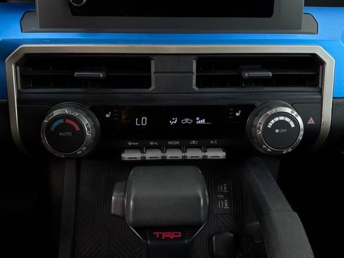 Used 2025 Toyota Tacoma TRD Off-Road AWD/4WD image 26
