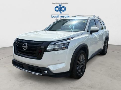 Used 2023 Nissan Pathfinder SL w/ SL Premium Package AWD/4WD image 2