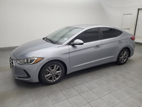 Used 2017 Hyundai Elantra SE FWD image 2