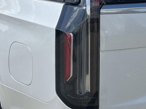 Used 2024 Cadillac Escalade Premium Luxury w/ Performance Package image 10