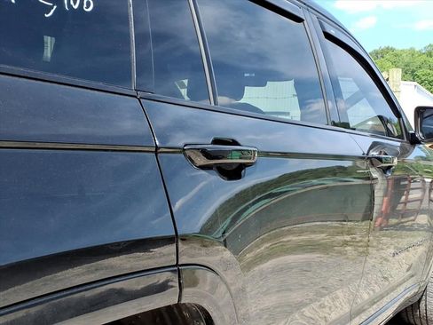 Used 2025 Jeep Grand Cherokee L Altitude AWD/4WD image 18
