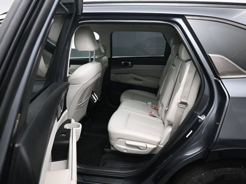 Used 2023 Kia Sorento S FWD image 33