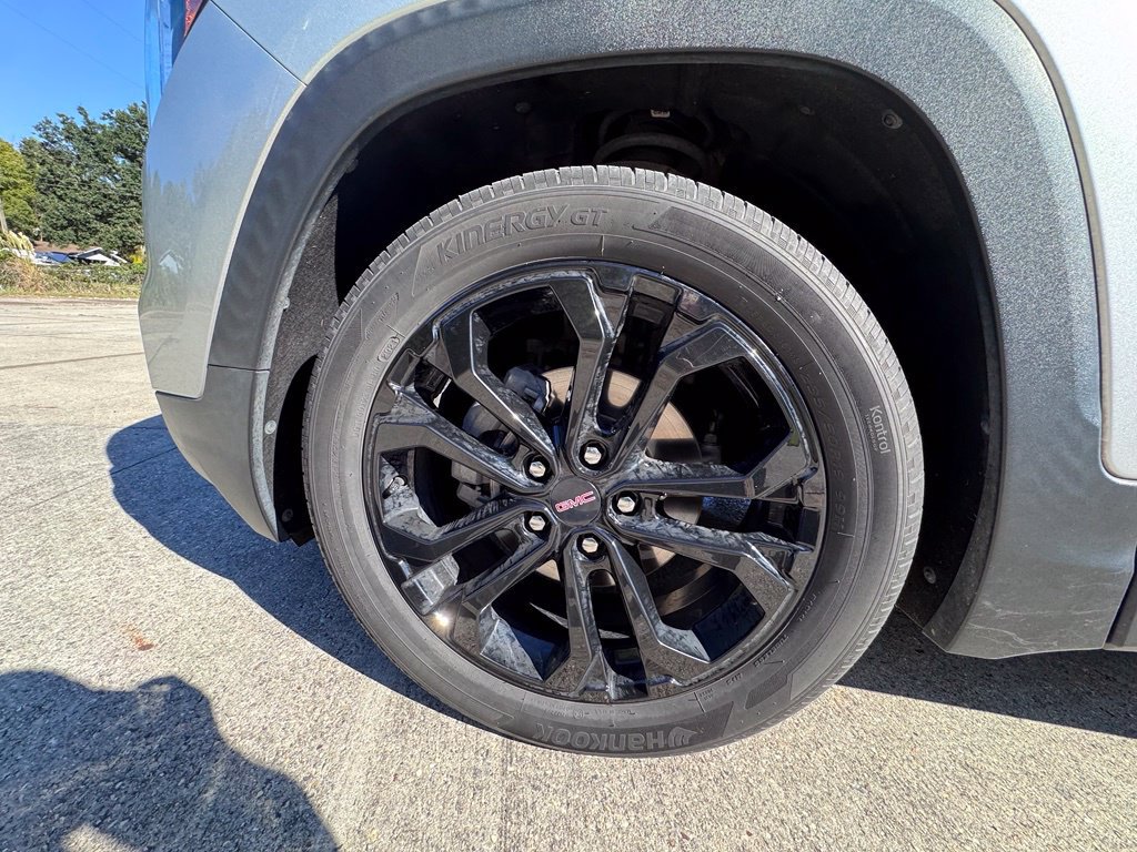 Used 2022 GMC Terrain SLE w/ Driver Convenience Package FWD image 9