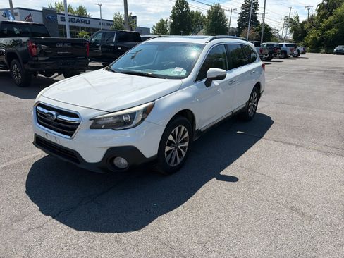 Used 2019 Subaru Outback 3.6R Touring AWD/4WD image 4