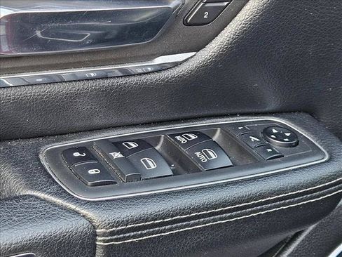 Used 2019 RAM 1500 Laramie AWD/4WD image 12