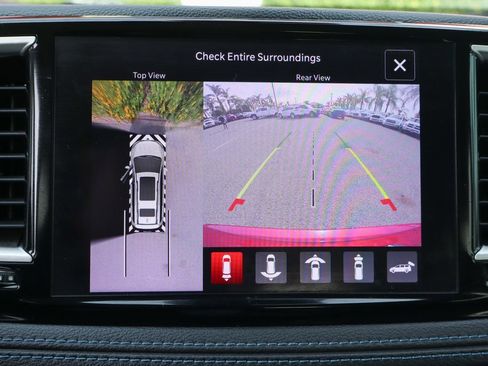 Used 2021 Chrysler Pacifica Touring-L w/ Uconnect Theater Family Group image 32