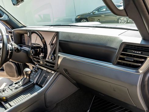 Used 2026 Lexus GX 550 AWD/4WD image 18