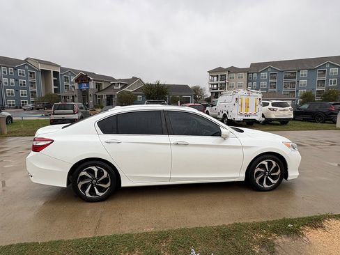 Used 2017 Honda Accord EX-L image 9