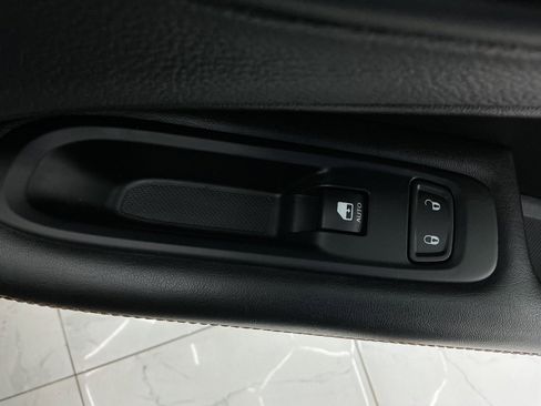 Used 2019 Jeep Compass Latitude w/ Cold Weather Group AWD/4WD image 37