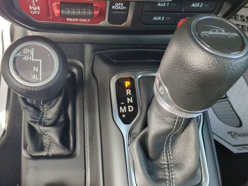 New 2025 Jeep Gladiator Willys image 19