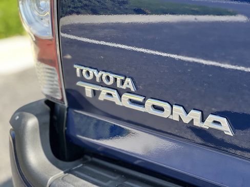 Used 2015 Toyota Tacoma PreRunner w/ TRD Sport Package RWD image 18