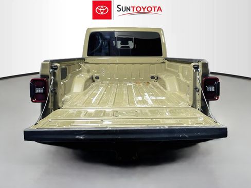 Used 2025 Jeep Gladiator Mojave AWD/4WD image 33