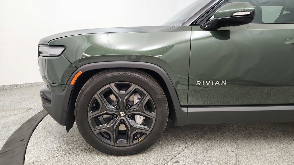 Used 2025 Rivian R1S Adventure Dual AWD/4WD image 15