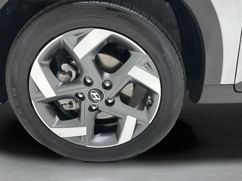 Used 2025 Hyundai Venue SEL FWD image 8