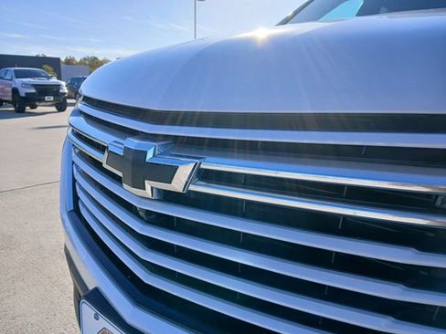 Used 2023 Chevrolet Traverse High Country image 33