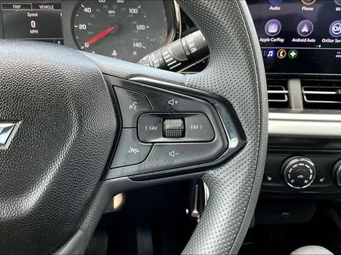 Used 2026 Chevrolet Trax LS w/ LS Convenience Package FWD image 11