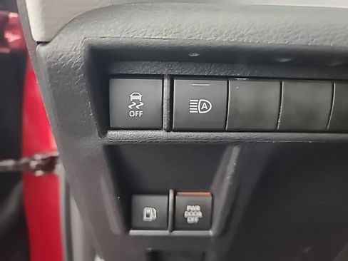Used 2026 Toyota Sienna XLE FWD image 31