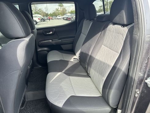 Used 2022 Toyota Tacoma TRD Off-Road image 14