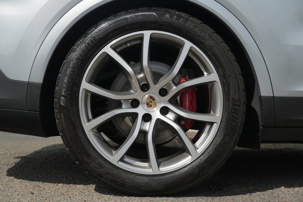 Used 2024 Porsche Cayenne S w/ Sport Chrono Package AWD/4WD image 11