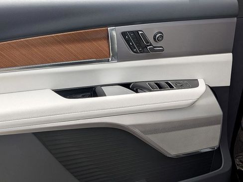 New 2026 Cadillac Vistiq Luxury image 12