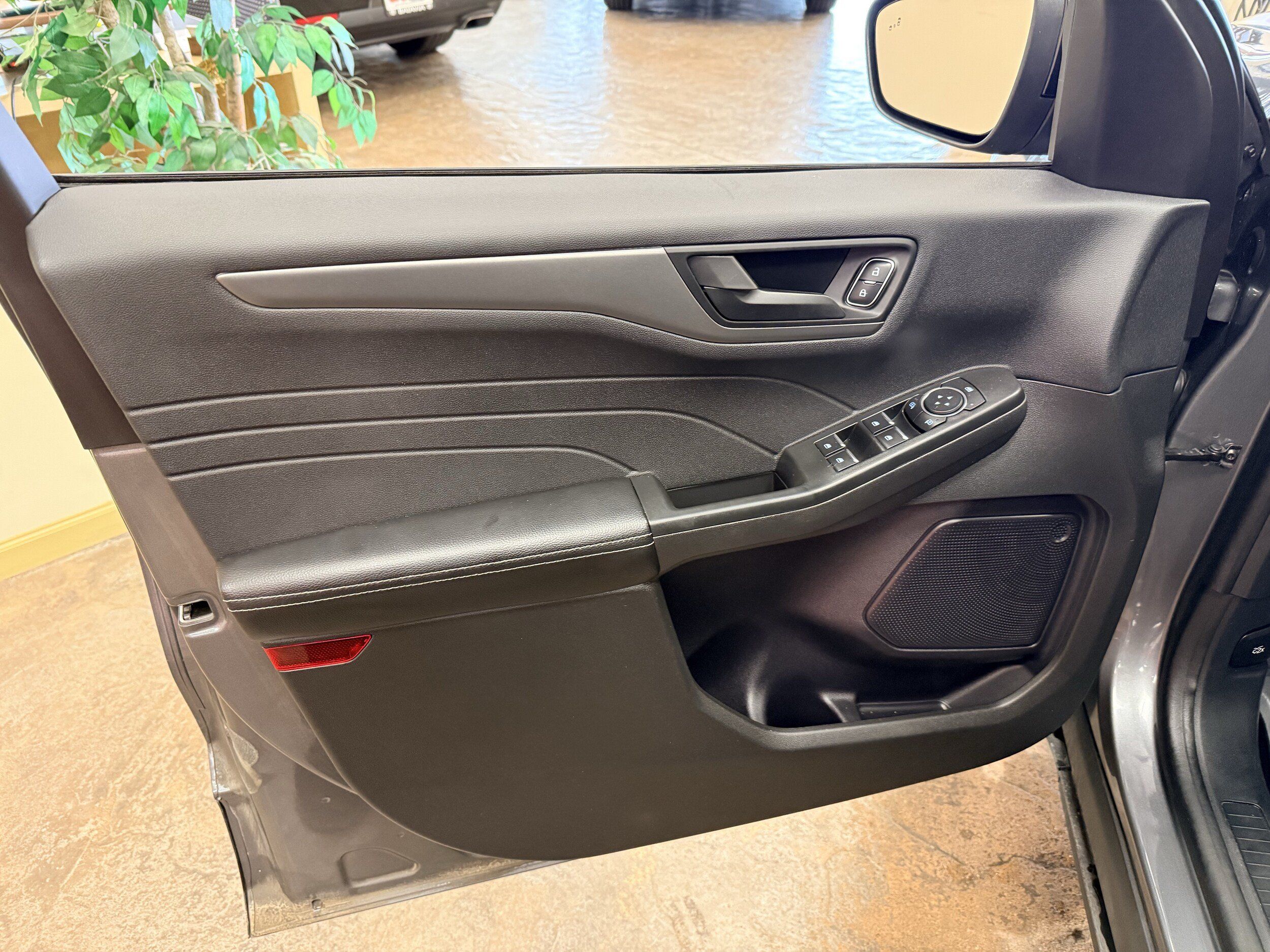 Used 2024 Ford Escape Active AWD/4WD image 6