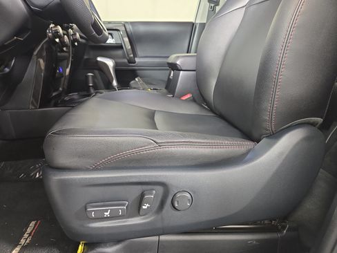 Used 2022 Toyota 4Runner TRD Off-Road Premium w/ Moonroof Package AWD/4WD image 32