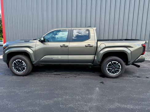 Certified 2025 Toyota Tacoma TRD Sport w/ TRD Sport Premium Package AWD/4WD image 11
