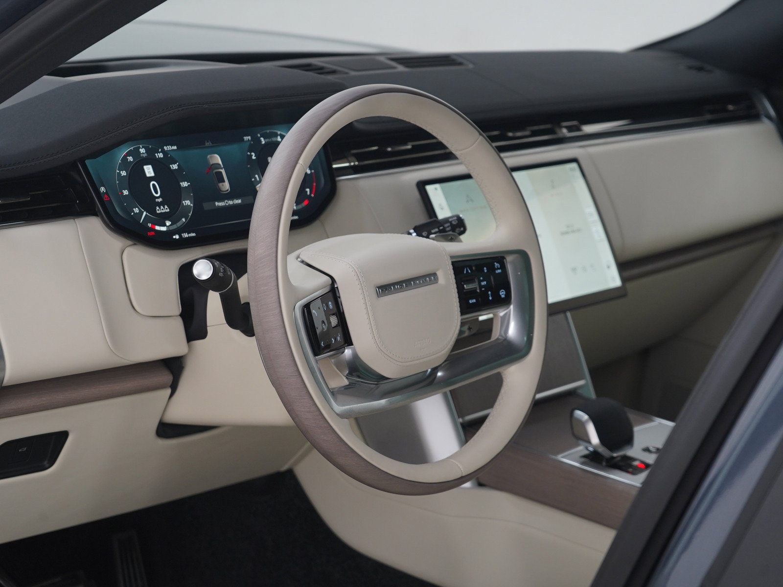 Used 2025 Land Rover Range Rover SE AWD/4WD image 23