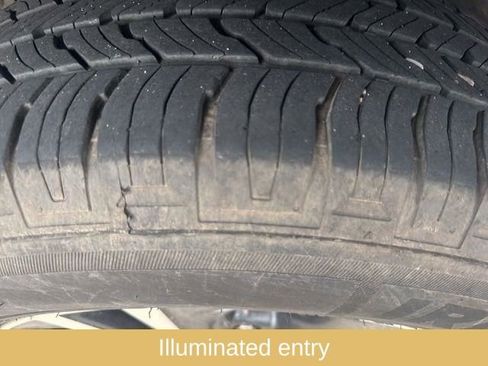 Used 2019 Toyota Highlander LE image 19