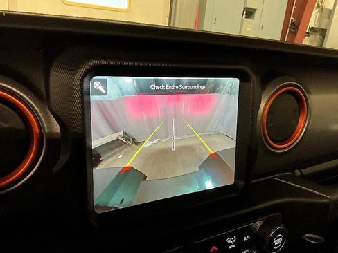 Used 2022 Jeep Gladiator Mojave w/ Cold Weather Group image 19