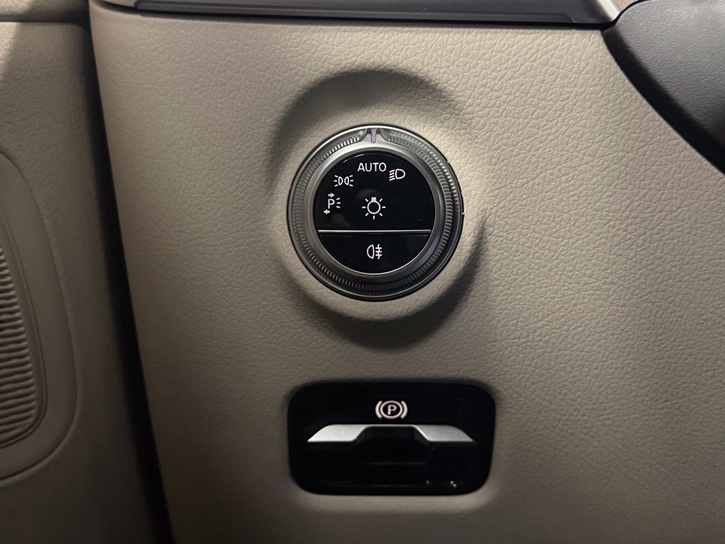 Used 2023 Mercedes-Benz C 300 4MATIC Sedan image 14