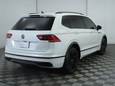 Used 2022 Volkswagen Tiguan SE R-Line image 5