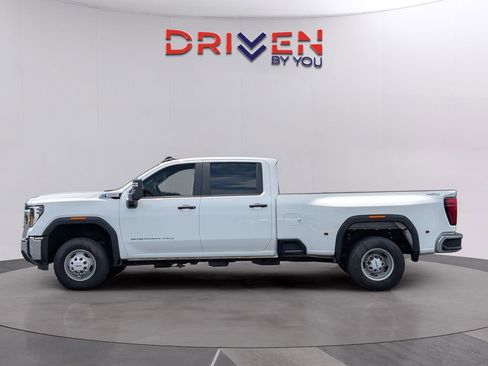 Used 2024 GMC Sierra 3500 Pro AWD/4WD image 2