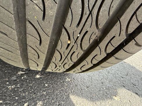 Used 2011 GMC Acadia Denali image 28